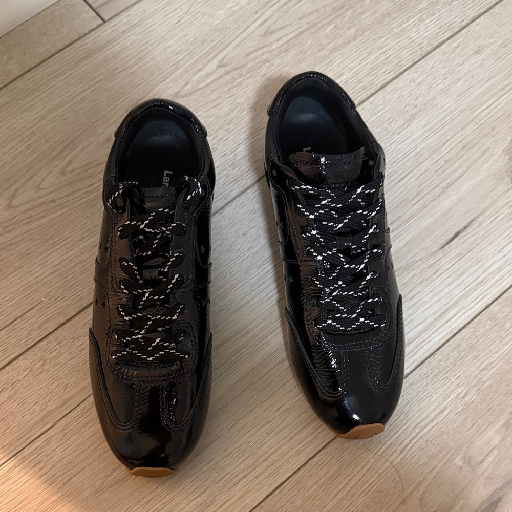 NEW Larroude Stylish patent leather sneakers